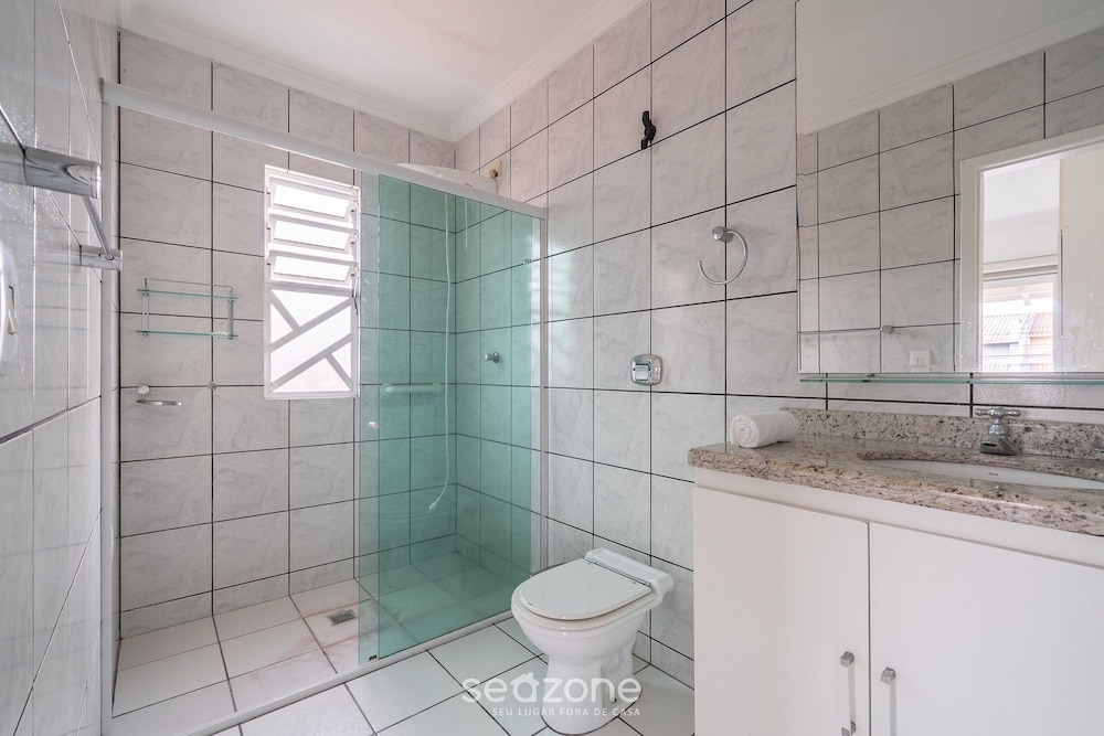 5BR Home w/ Pool in Penha Center Bsl190