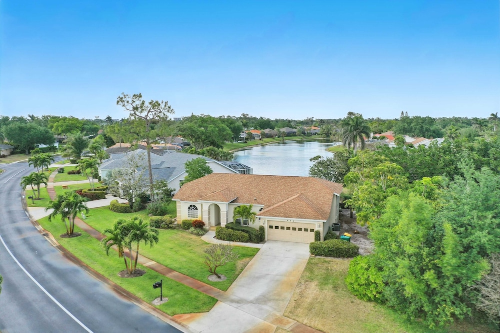 Private Pool, Pond Views, & Bonus Lounge in Gated Naples Community Drive to Dining & Sand