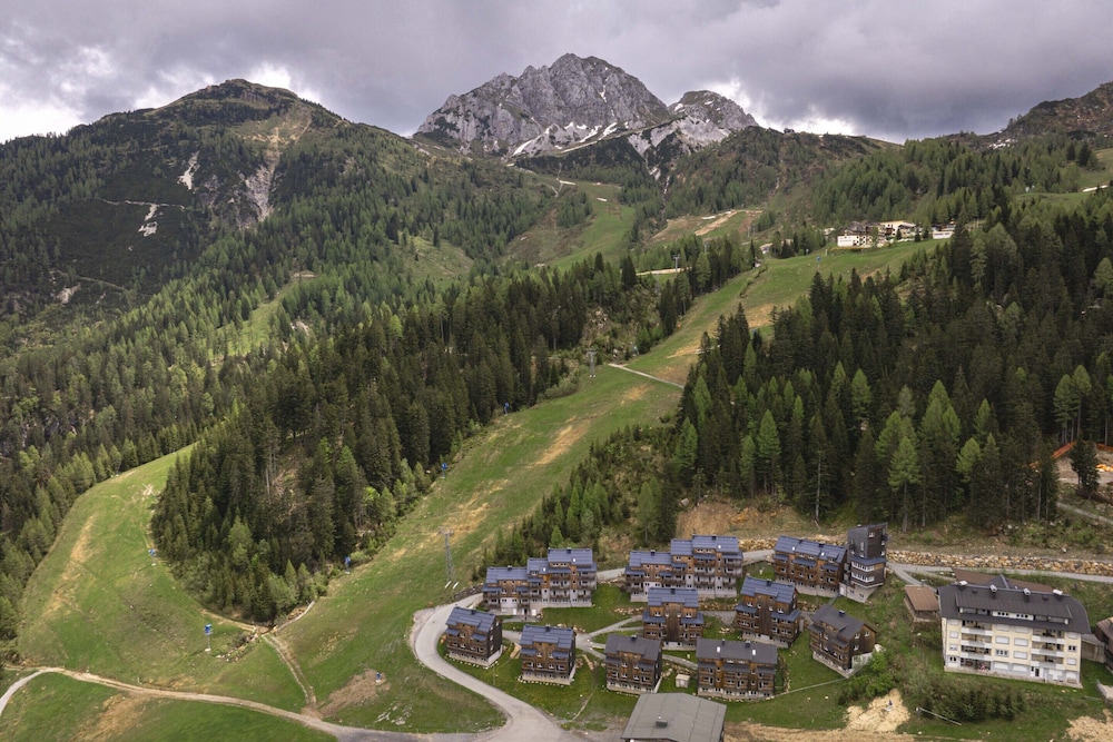 Spacious Chalet Near ski Area