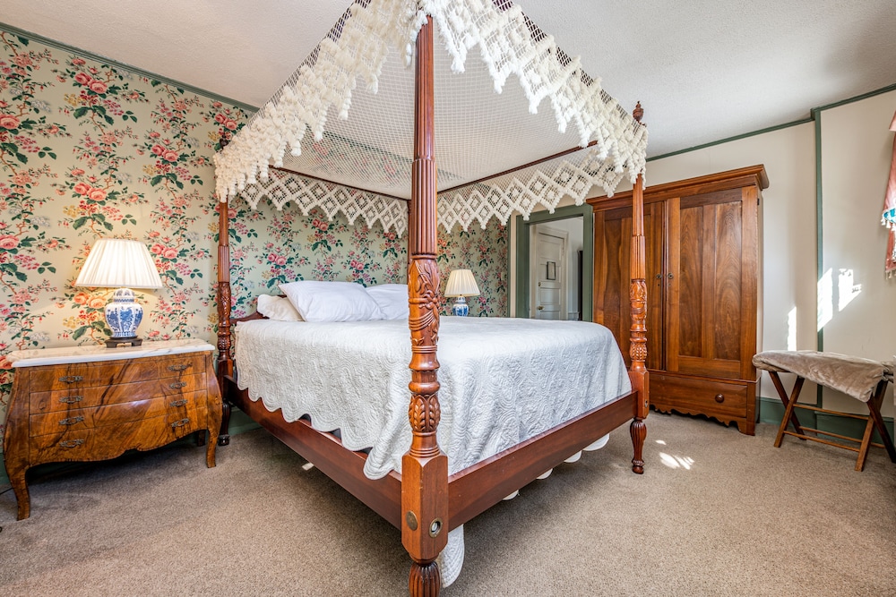 Wayside Inn