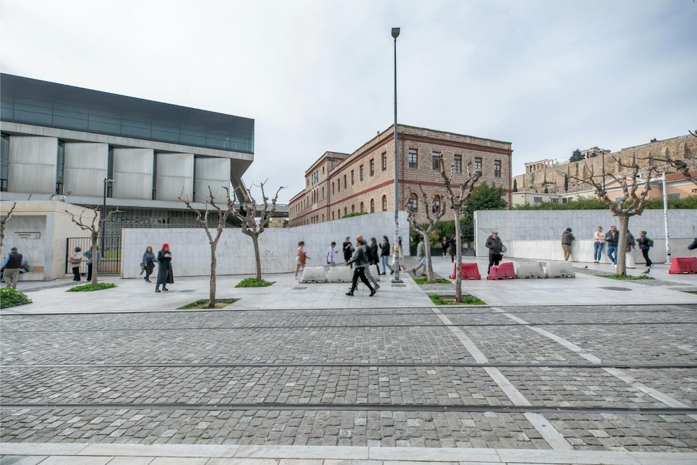 Acropolis Museum Apartment by A&A