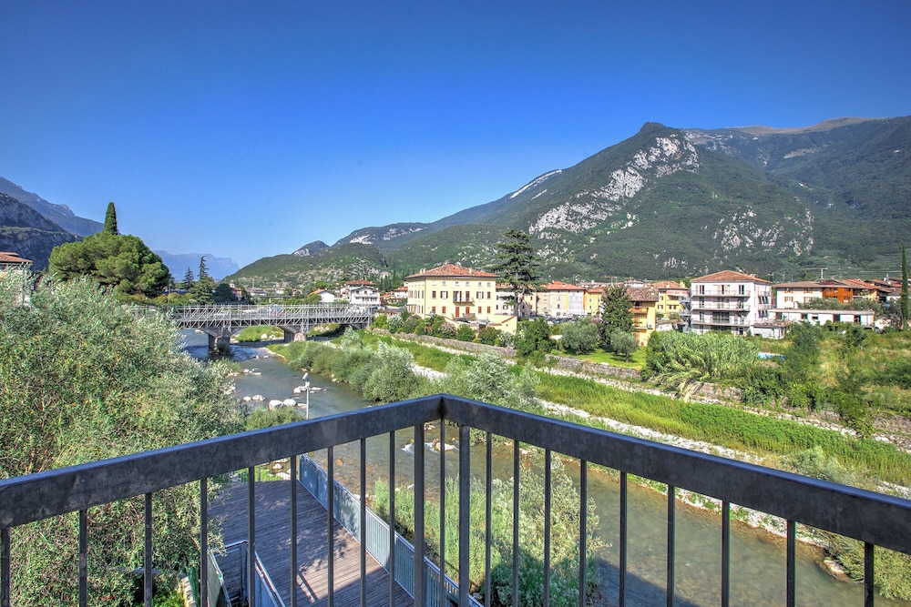Ulivo and Magnolia Bike & River Apartment