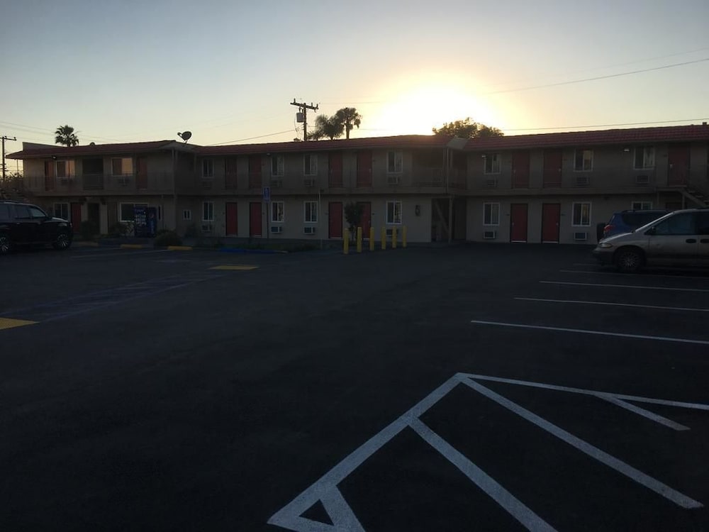 Budget Inn
