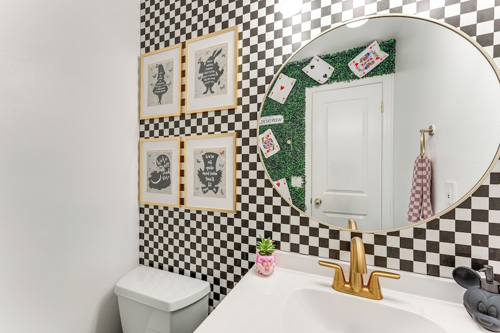 Disney-themed Home: Swim, BBQ & Explore Kissimmee!
