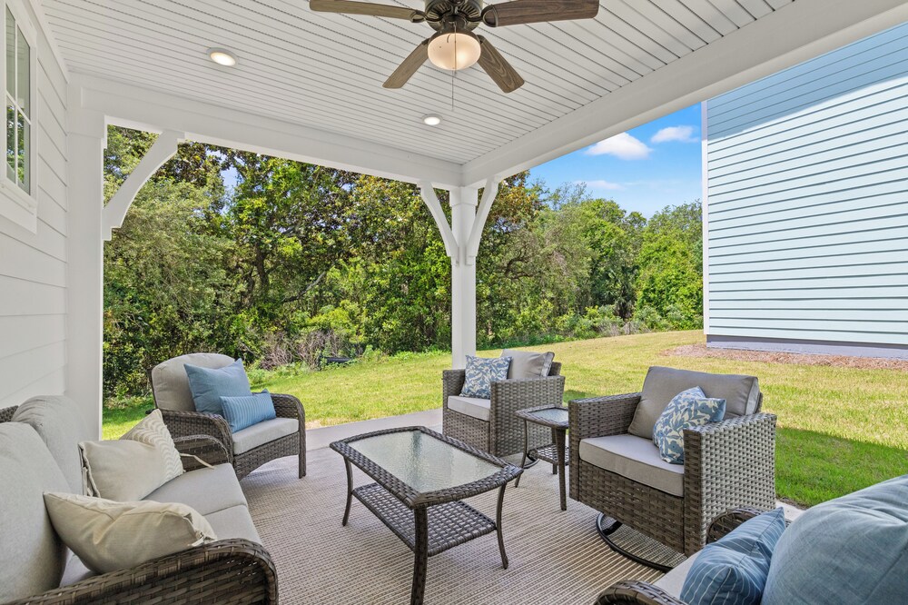 Spacious 6BR Beach Home Sleeps 15 Relax & Reconnect at Coastal Breeze