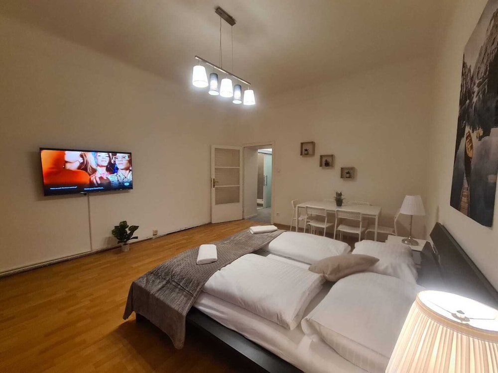 Modern 2BR Apt Near Wiener Stadthalle