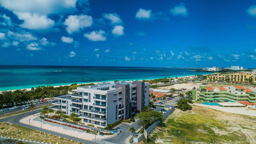 Beachfront Luxury NEW 3br2 5BA Condo Eagle Beach