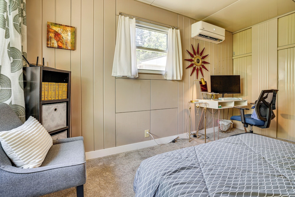 Lustron of the Lakes: Retro MCM Gem in Tangletown