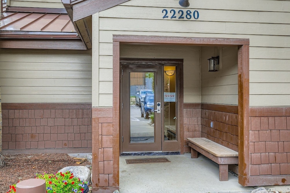 1702 The Willows 1 Bedroom Condo