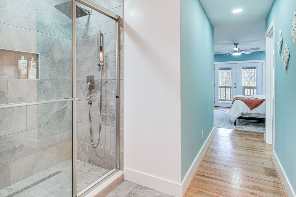 Modern Retreat w/ Mtn Views in Maggie Valley!
