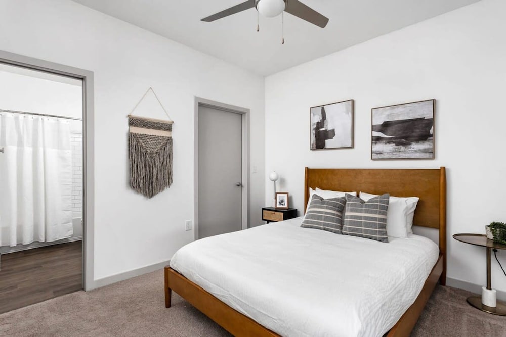 Indianapolis Vacations - Cozysuites on Mass With Garage Parking 11 - Property Image 15