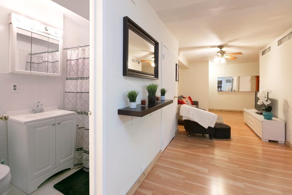 NY071 2 Bedroom Apartment By Senstay