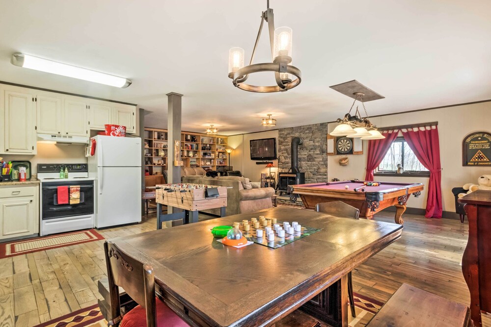 'joshuas Lodge' w/ Hot Tub + Mountain Views! view 3