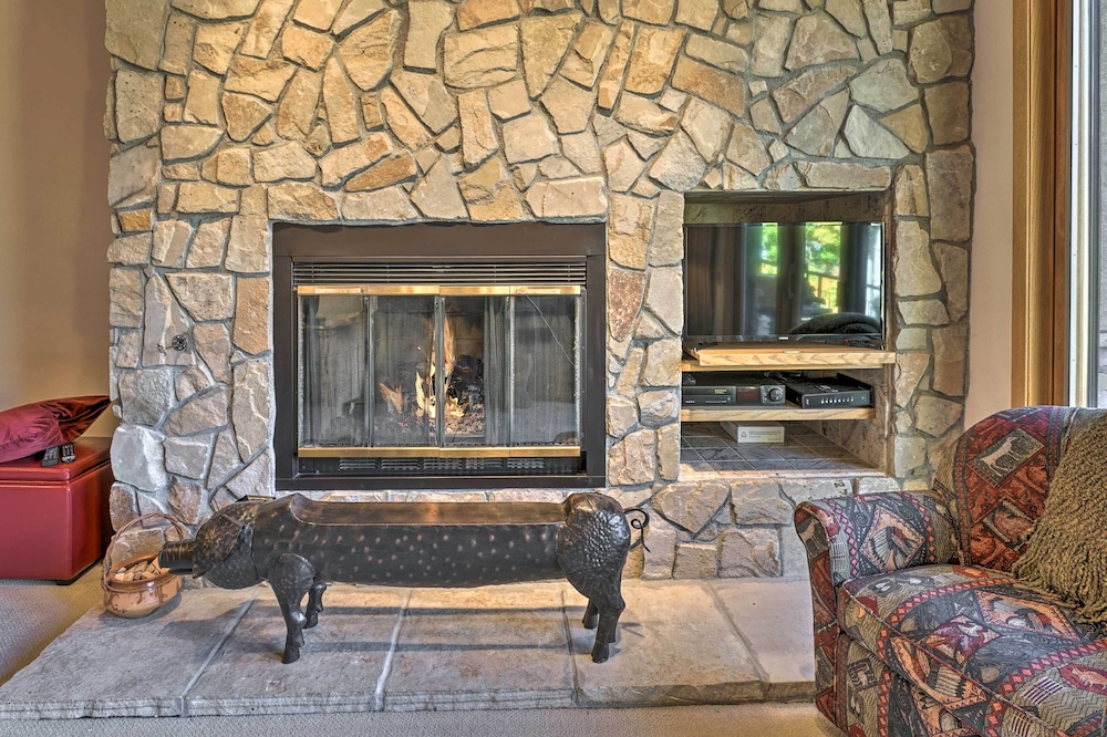 Slopeside Snowmass Townhome w/ Mountain Views! view 4