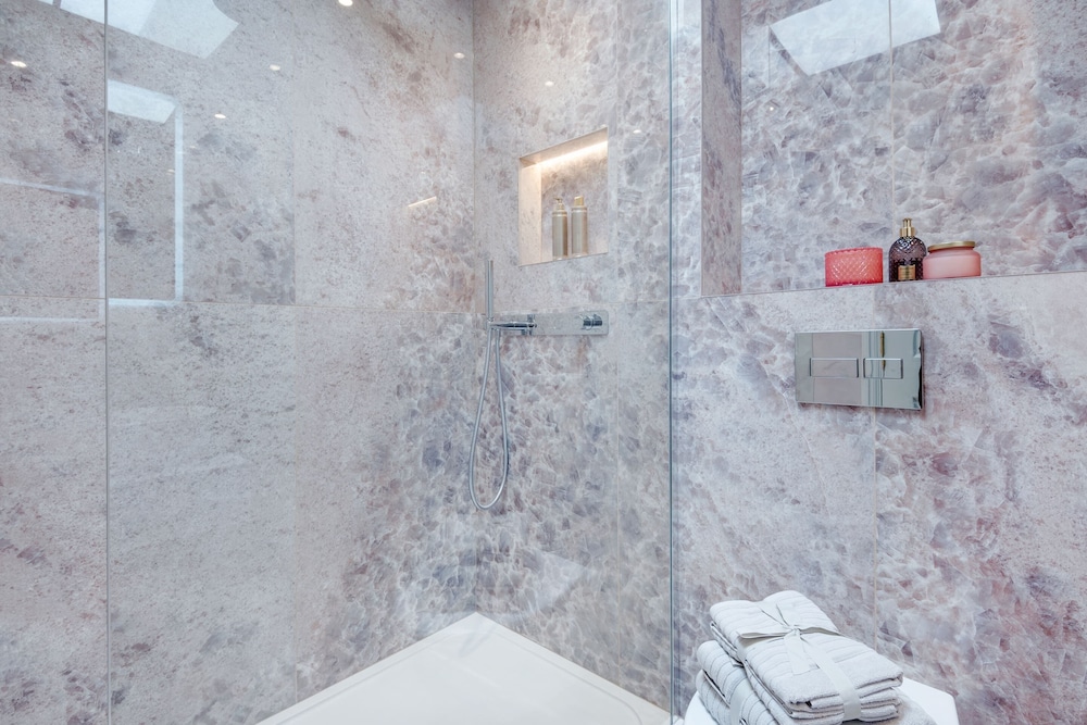Marble Arch Suite 9-hosted by Sweetstay