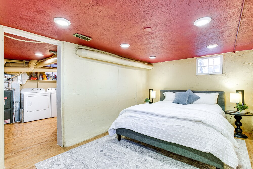 4 Mi to Downtown Denver: Washington Park Hideaway!