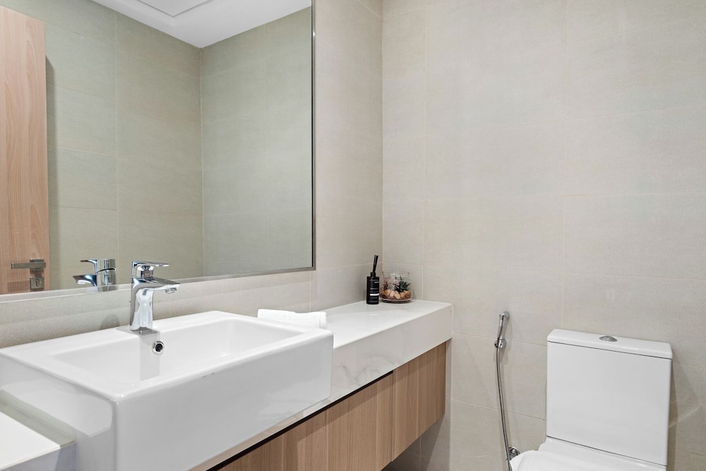 1BR Azizi Riviera B7 Pool View