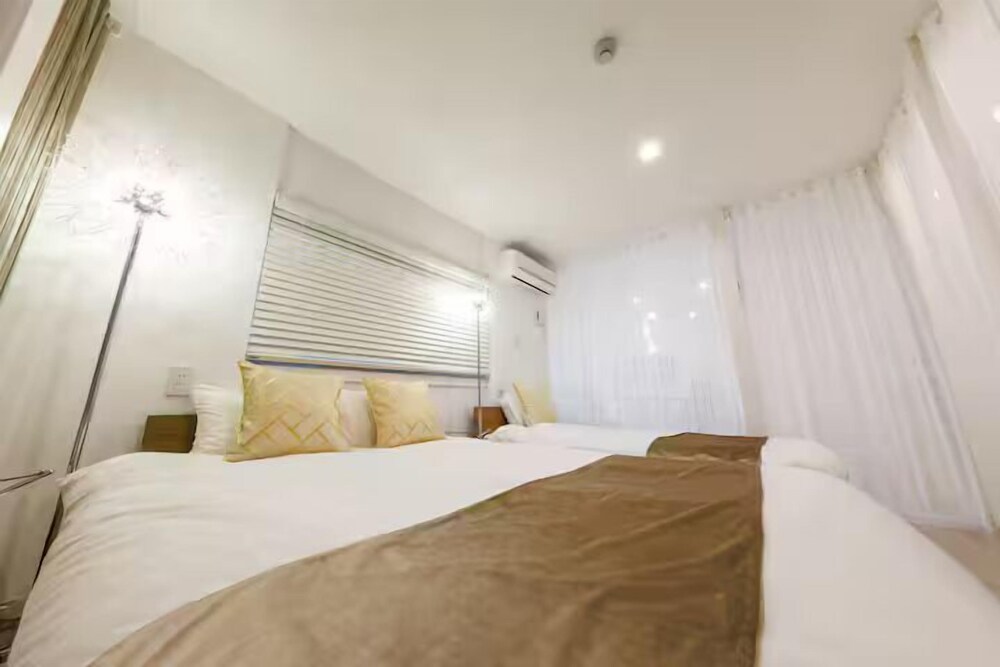 Kuromon Central Self Inn302