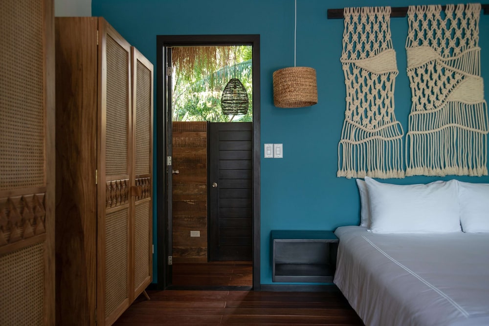 Isla Palenque Member of the Cayuga Collection