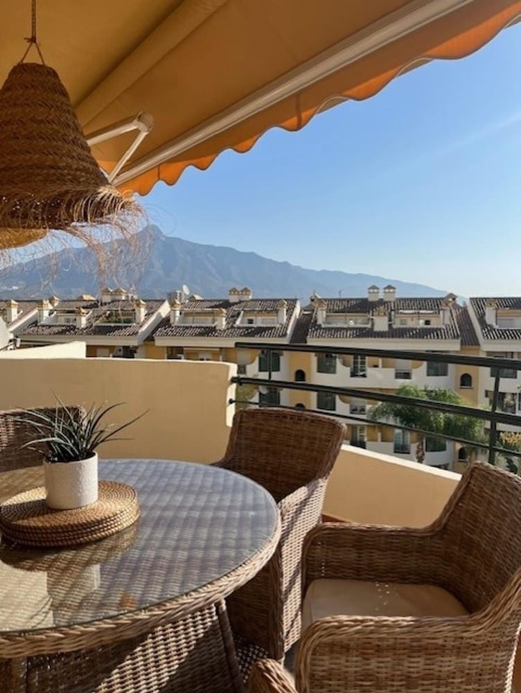 2-bed Sea View Apt, 10 Mins From Puerto Banus