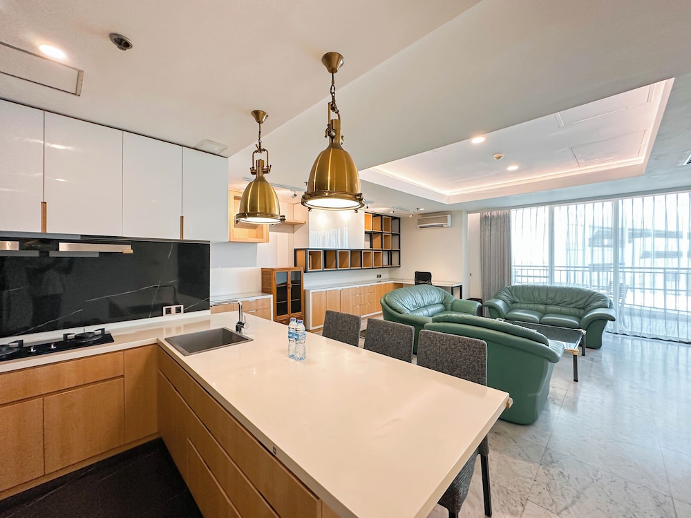 Spacious And Strategic Location 3Br At Kondominium Regensi Apartment