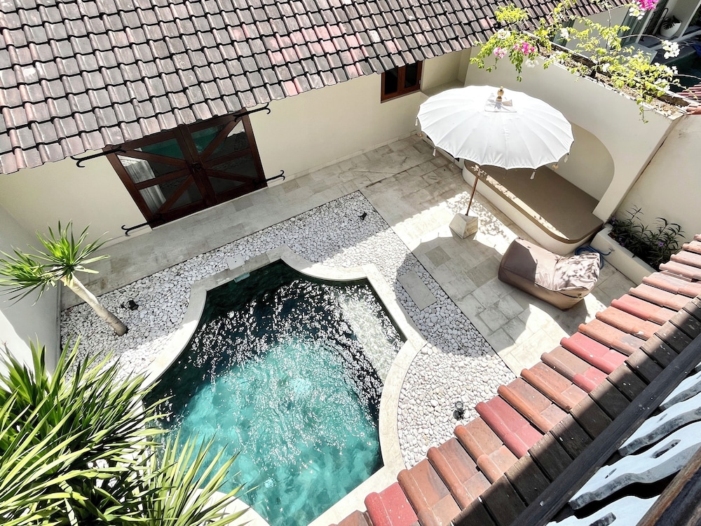 Charming Two Bedroom Villa Near Seminyak
