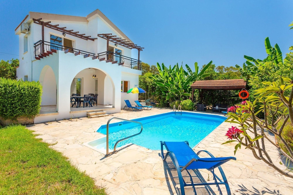 Sun Beach Villa Thio Large Private Pool Walk to Beach A C Wifi Car Not Required - 2840 view 5
