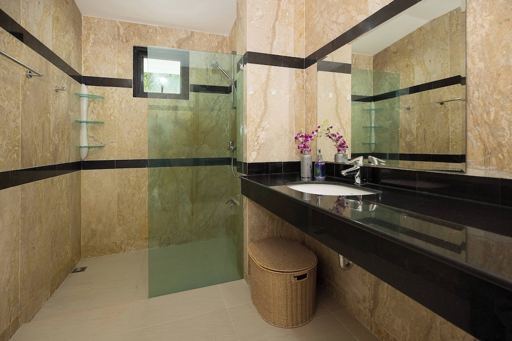 Designer 3BR Villa Silver Pool in Kamala