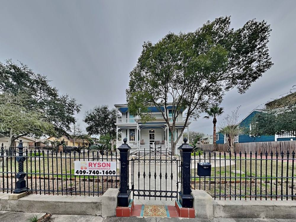 Victorian Rose by Ryson Vacation Rentals