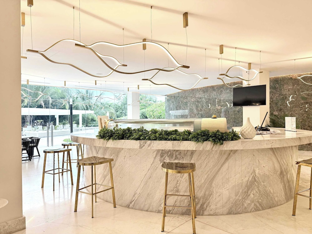 Luxury 2BR Bolongo Ocean View Private Beach