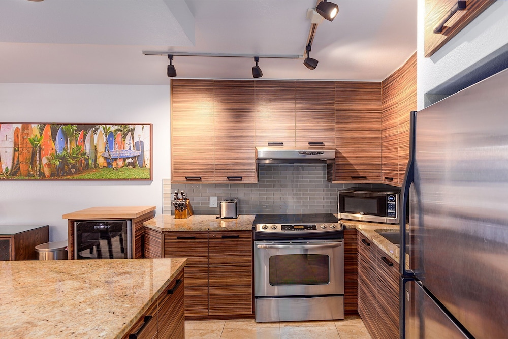 Kamaole Sands 10-403 - Stunning Renovation - Penthouse Level - Split AC - Look!