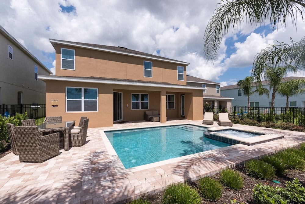 Luxury Disney Dreams Pool Spa Game Room 6 Bedroom Home by RedAwning - Image 2