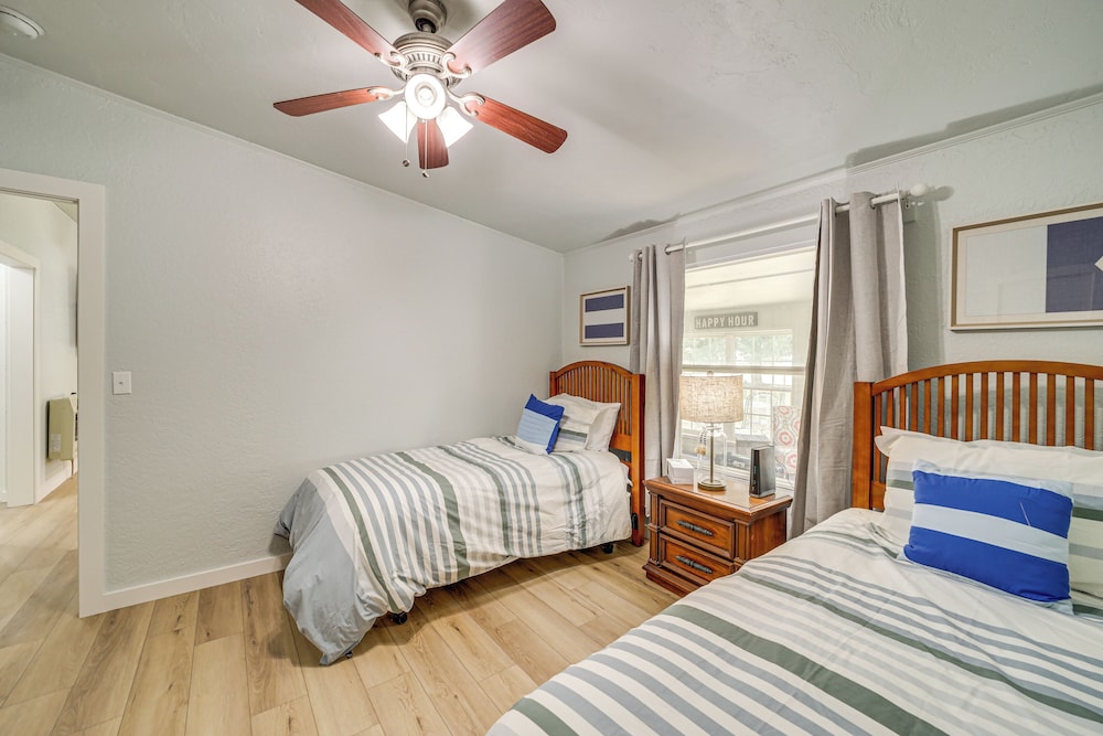 Walk to Beach: Eufaula Home w/ Outdoor Seating!