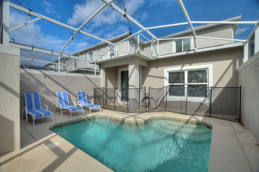 Wonderland Sleeps 14 Free Waterparks and South Facing Pool