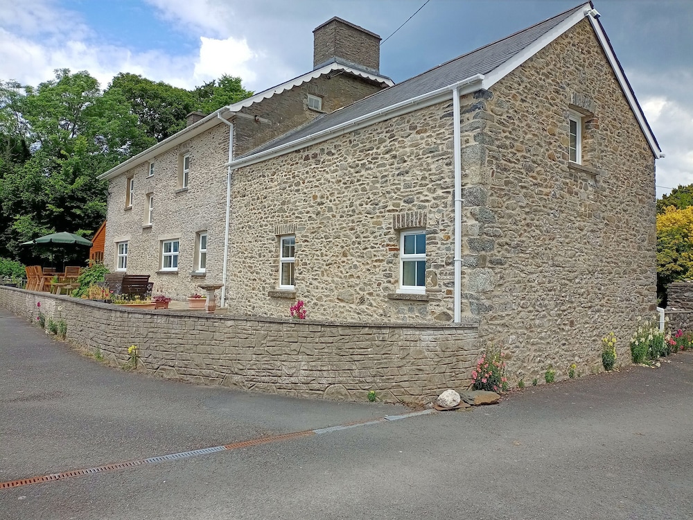Dolau Farmhouse