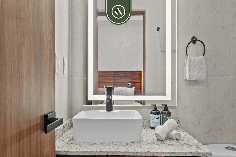 Luxury 2 BR - Downtown - Pool - Sunset in Terrace