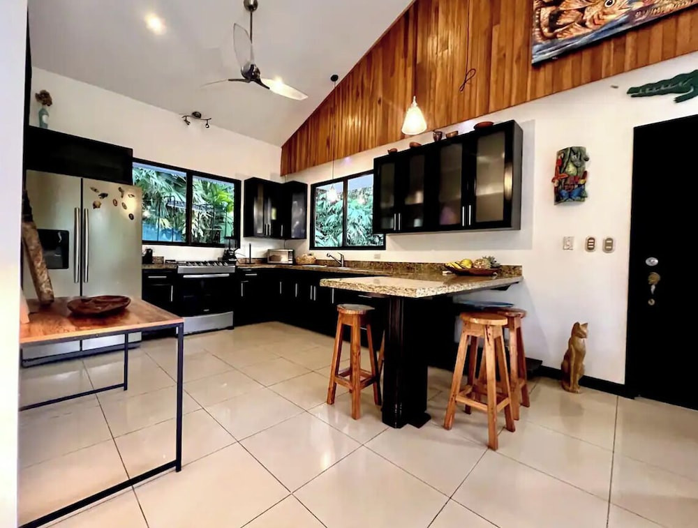 Beautiful private villa w private pool