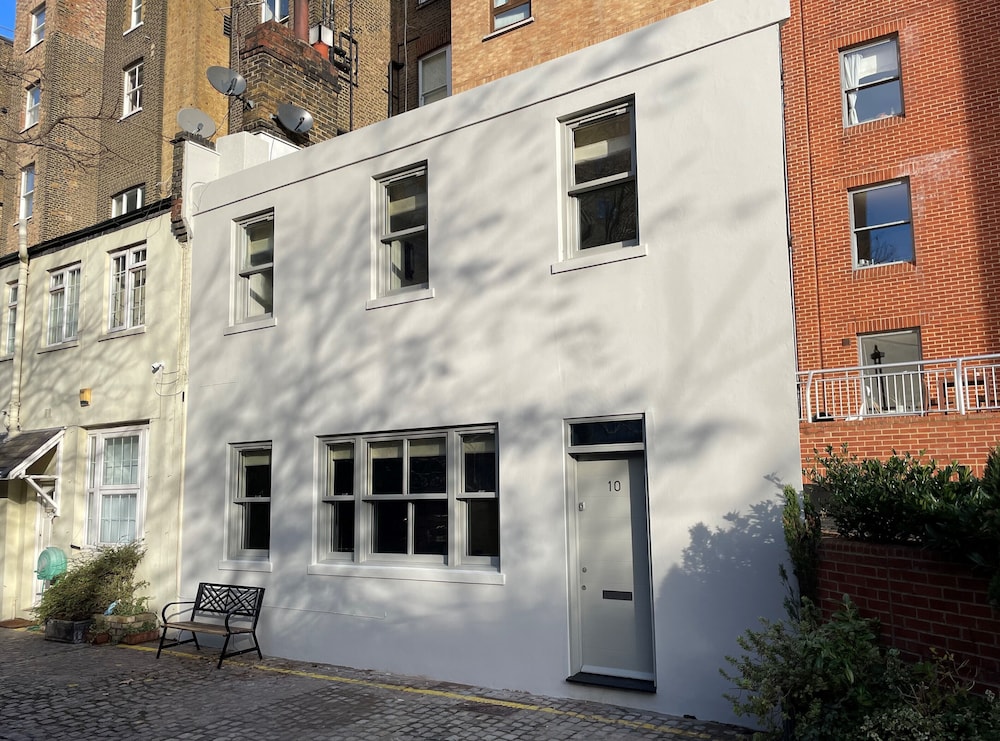 JOIVY Chic Mews house in S Kensington