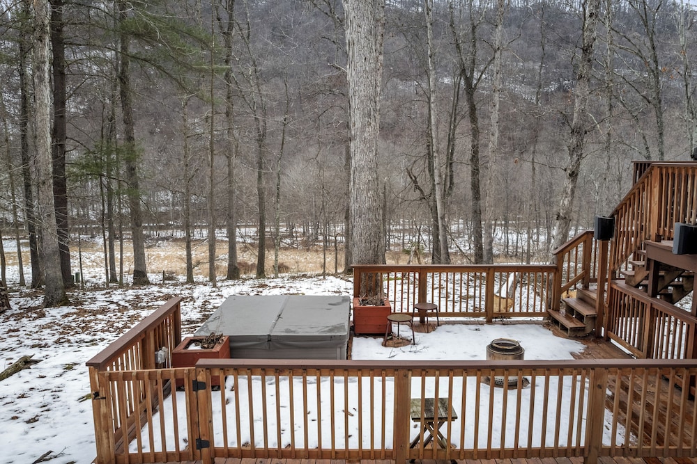 Great Cacapon Mtn Cabin w/ Private Hot Tub + Views