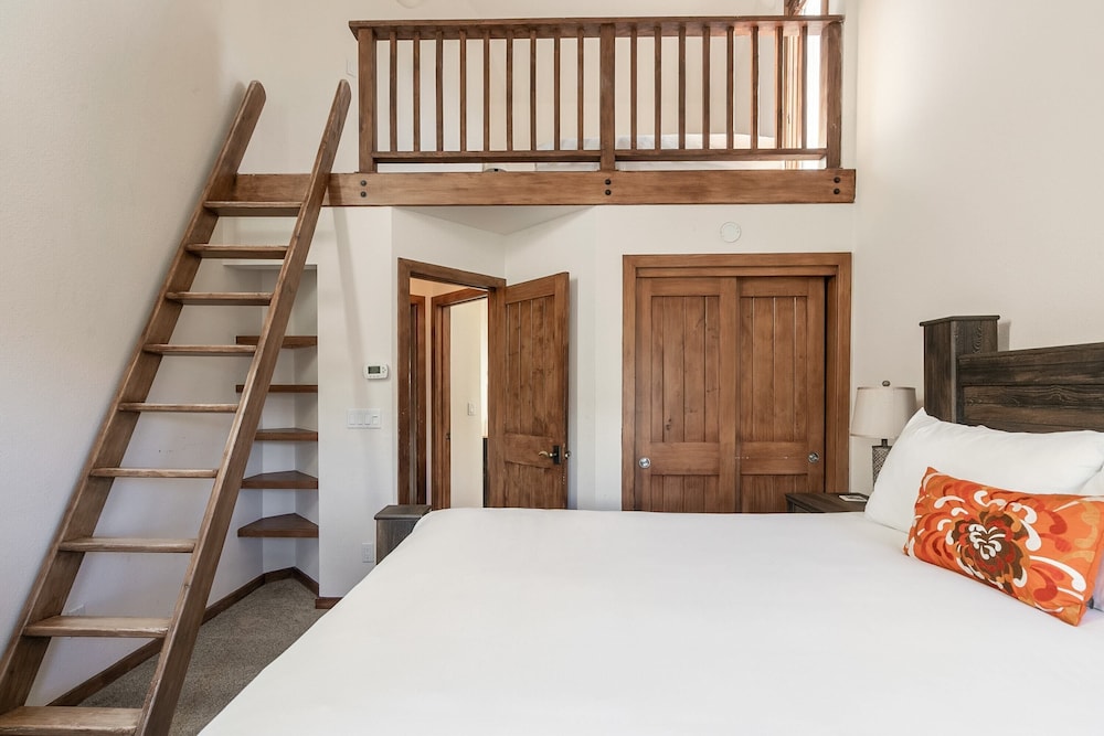 Crystal Chalet 12 by Avantstay Close to Town w/ Views of San Sofia Ridge view 4