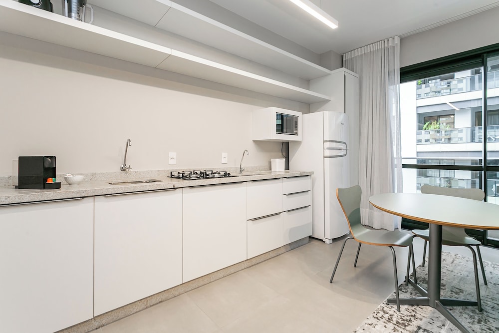Studios Tower by Viva - Prédio com piscina e estacionamento no centro de Floripa