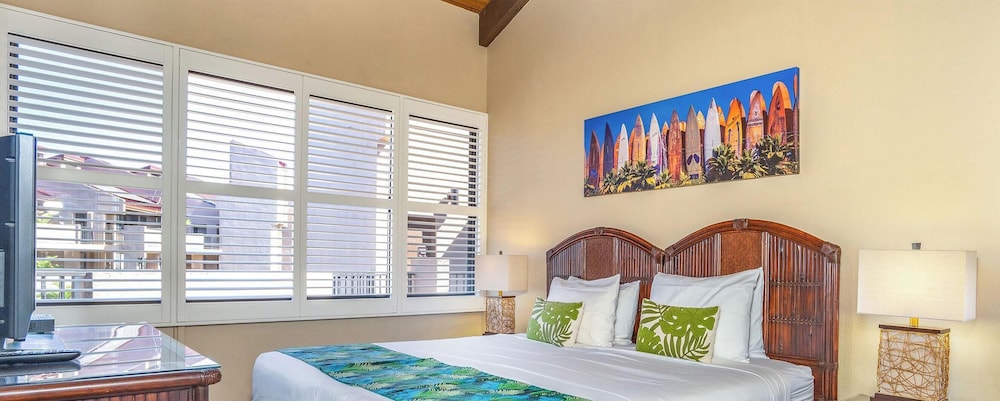 Kamaole Sands 3-406 - Modern Kitchen, Large Lanai, Enclosed Private MB, Split AC