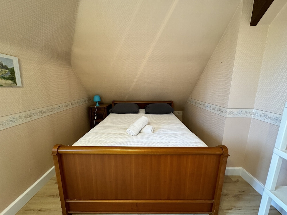 Spacious Group Stay Near Le Mans Circuit