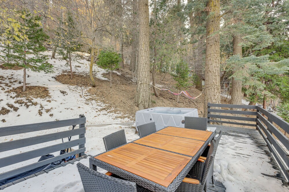 Lake Arrowhead Hideaway w/ Deck & Hot Tub