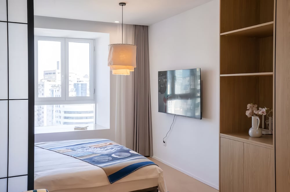 Shanghai Hills & Fan Stay