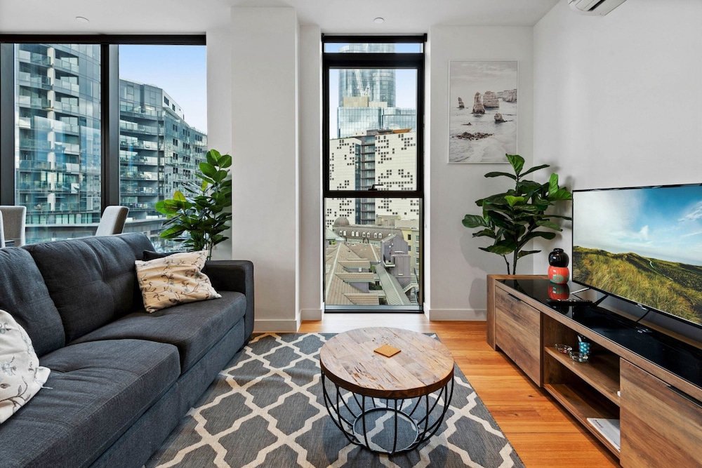 Bright Apartment With City Views in Trendy Locale