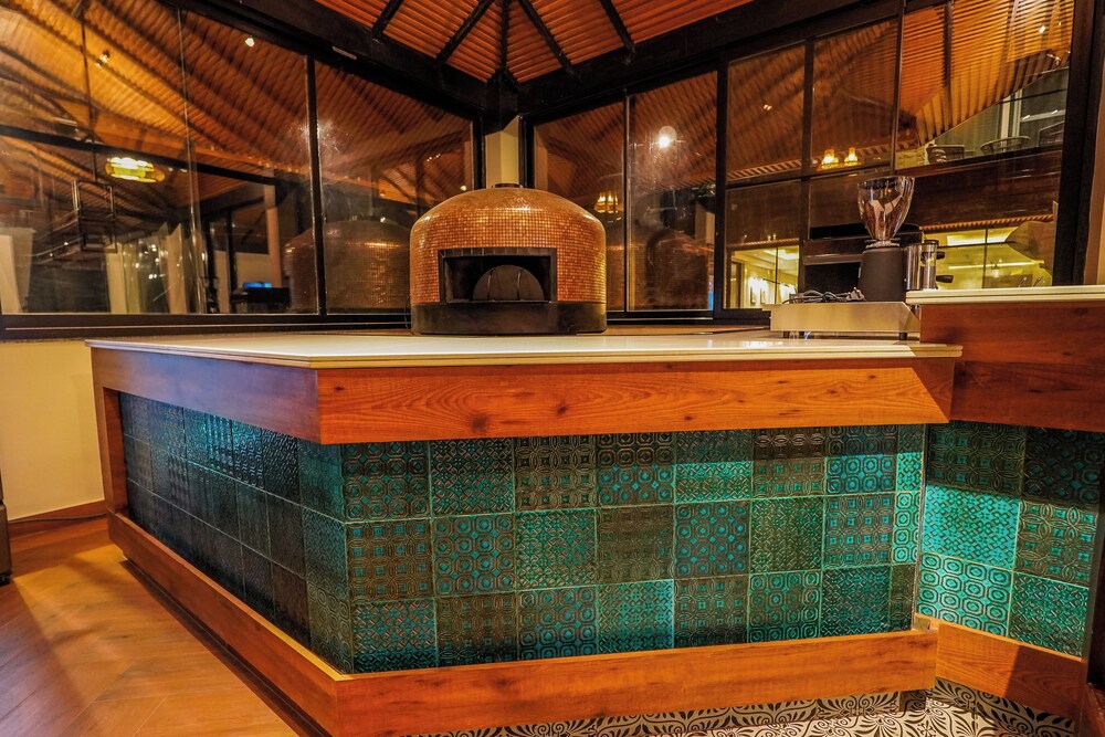 Carom Hotel Manali