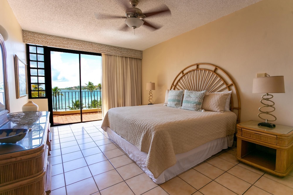 Prime 2 Bedroom Beachfront Penthouse w Sofa Bed and Open Terrace Cb250 view 3