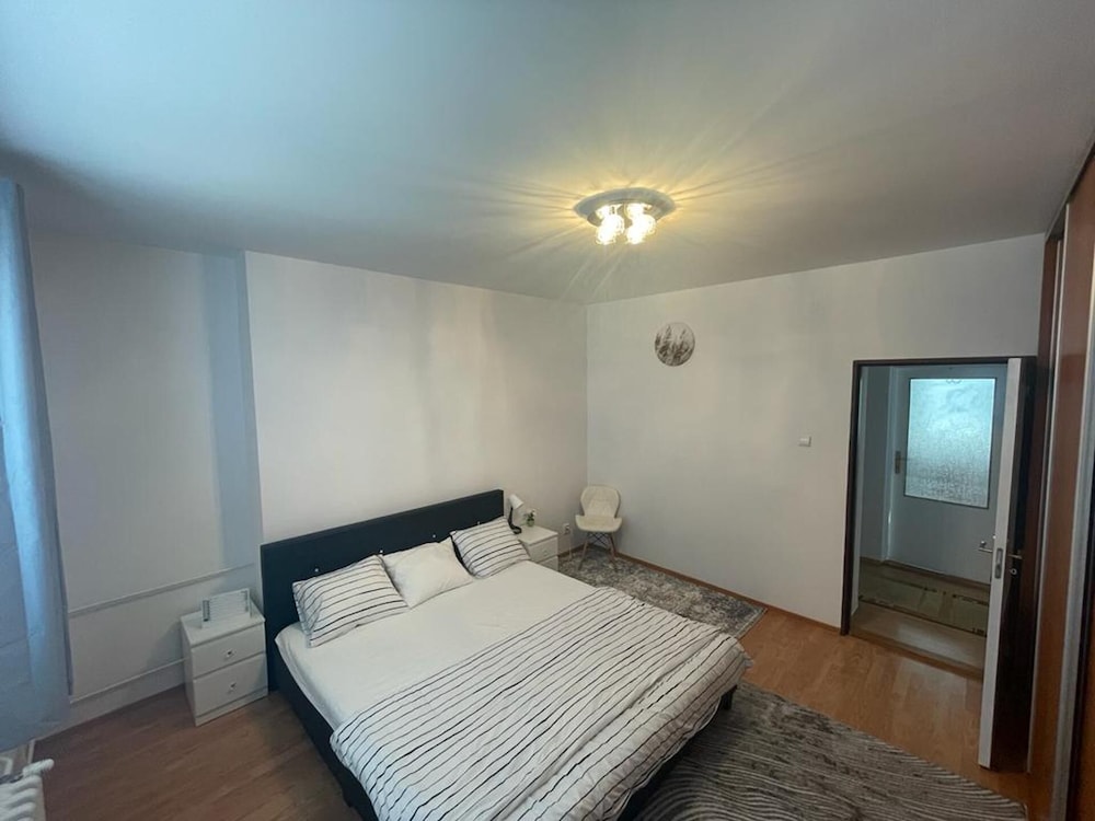 Beautiful 4 Bedroom House With a Relaxing Garden view 2