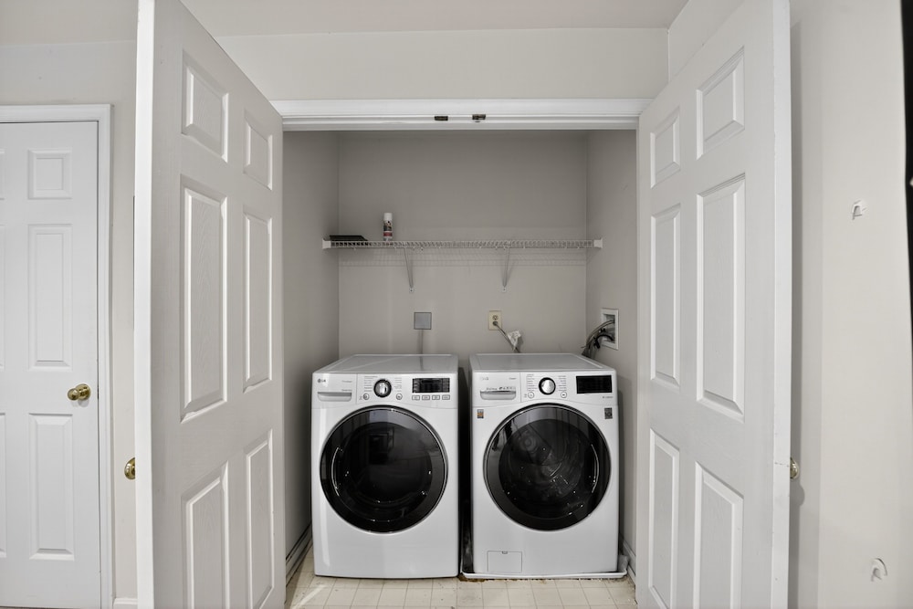Cozy Pikesville Penthouse With Basketball Arcade 2 Bedroom Condo